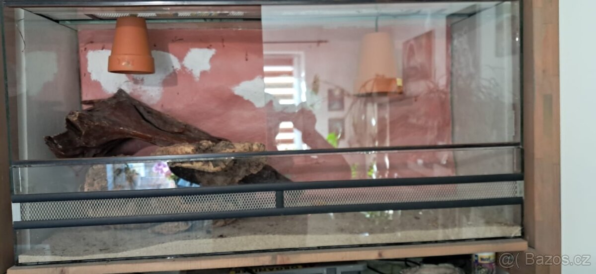 stojan +dvě terária - 3