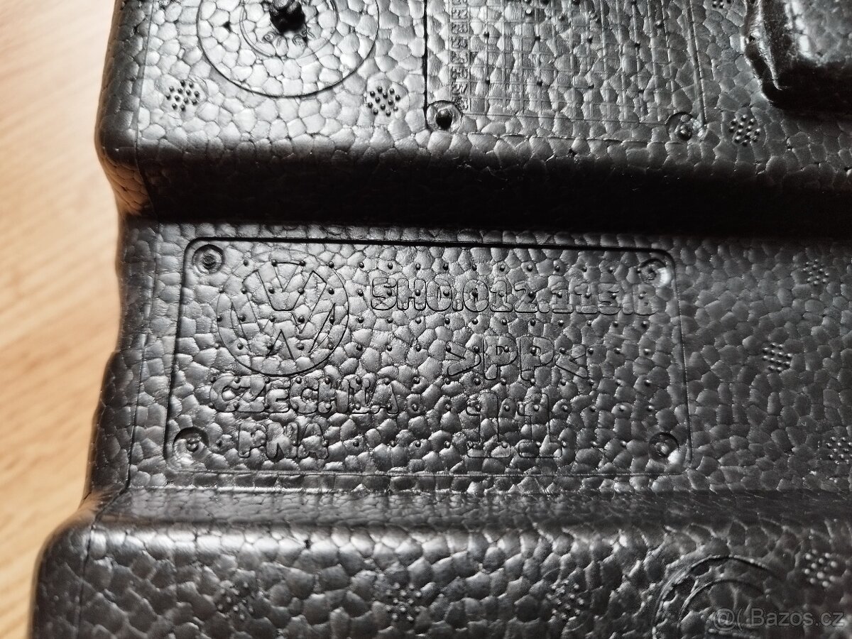 VW Golf 8 Variant - originální box na příslušenství - 3