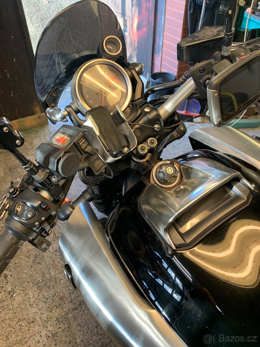 Yamaha V max 1700 - 3