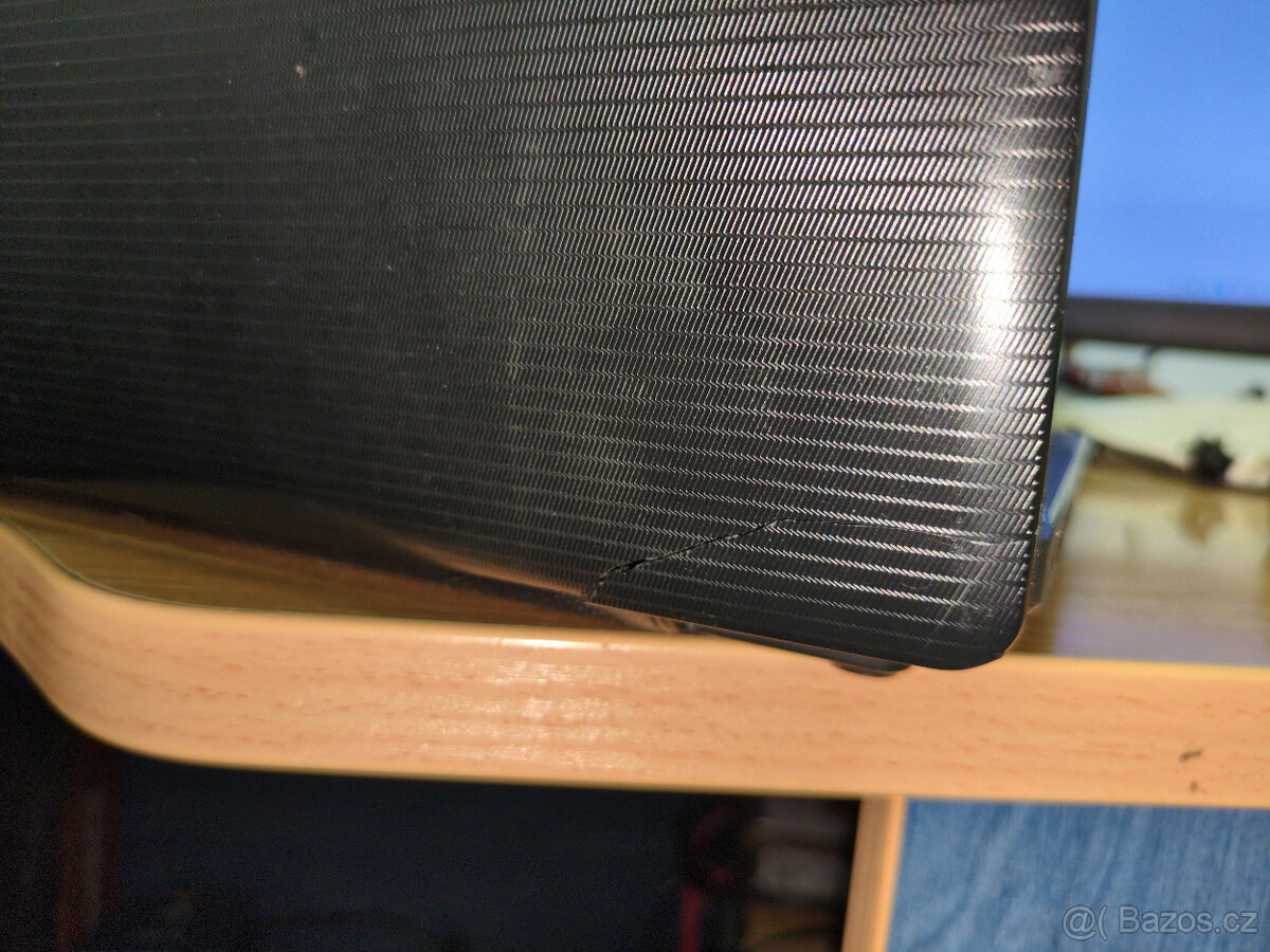 prodám notebook Asus x55c, Intel Core i3 2,4GHz, SSD - 3