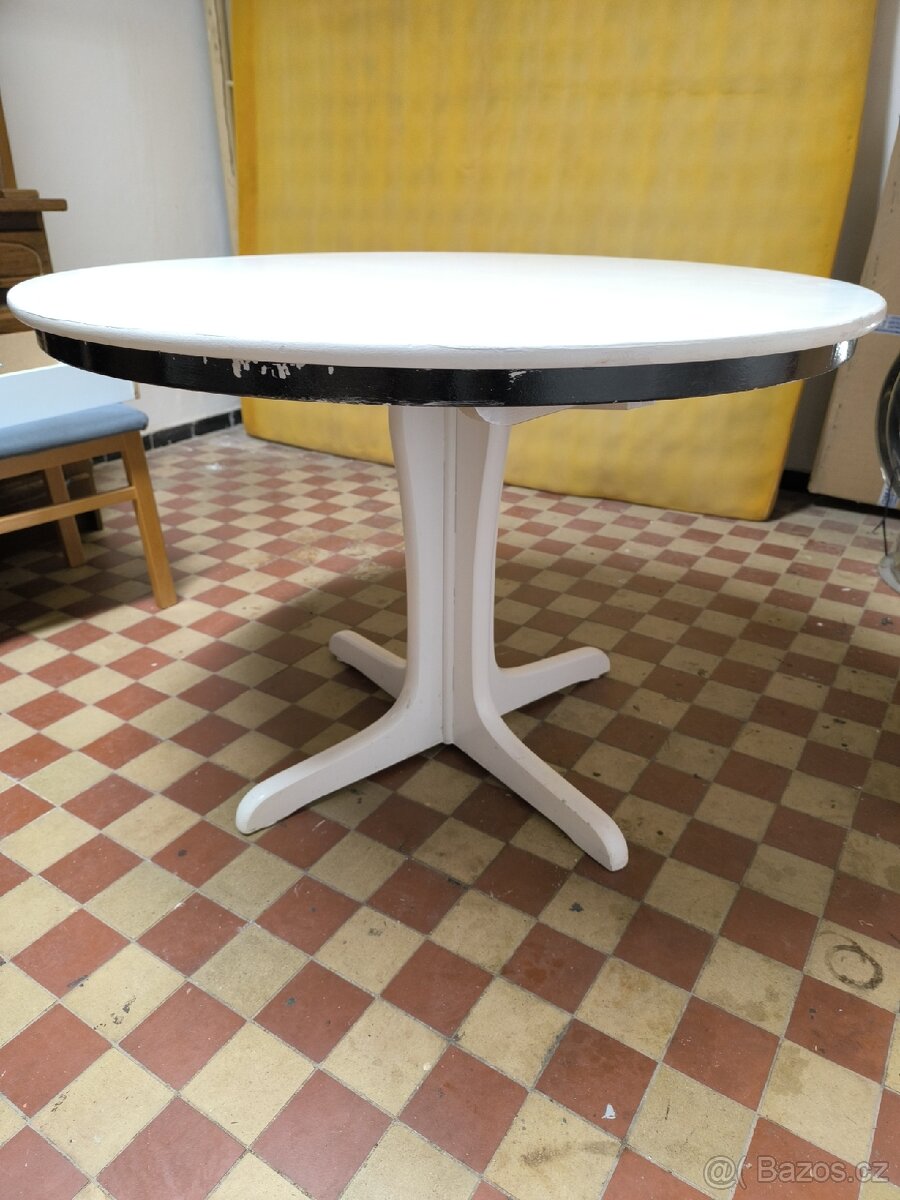 Jídelní stůl - 3