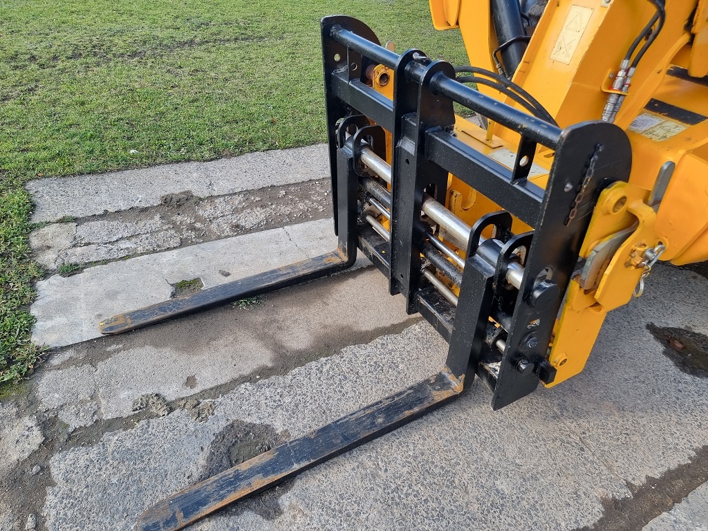JCB 535-125 klimatizace, vyrovnávání Sway, hydraulické vidle - 3