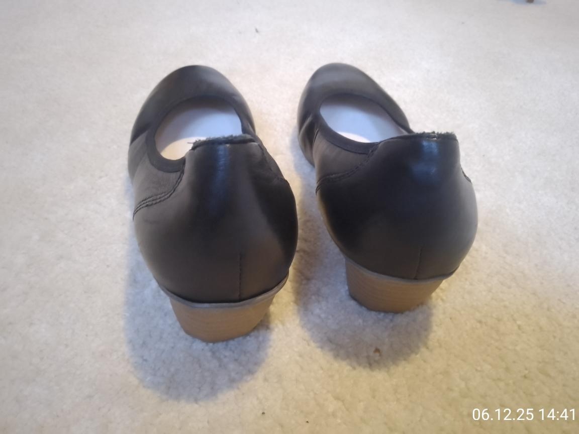 Černé celokožené lodičky č.39, zn. Rieker - 3