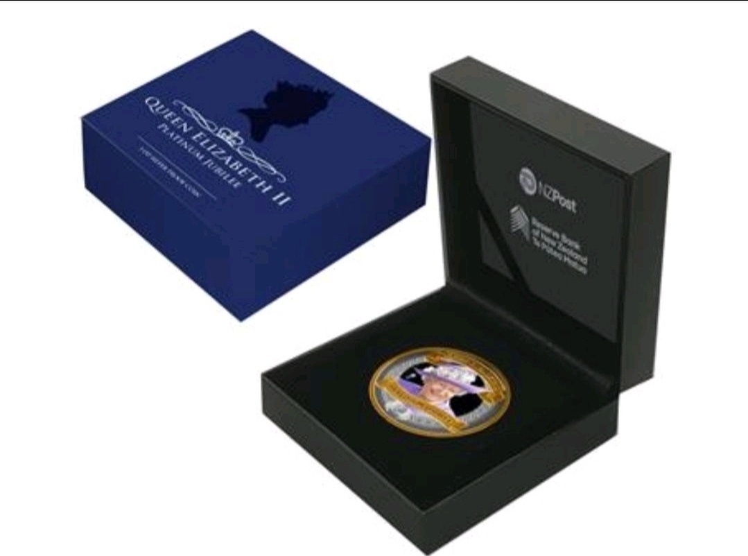 KRÁĽOVNÁ Alžbeta II. - 1oz platinové jubileum 70rokov - 3