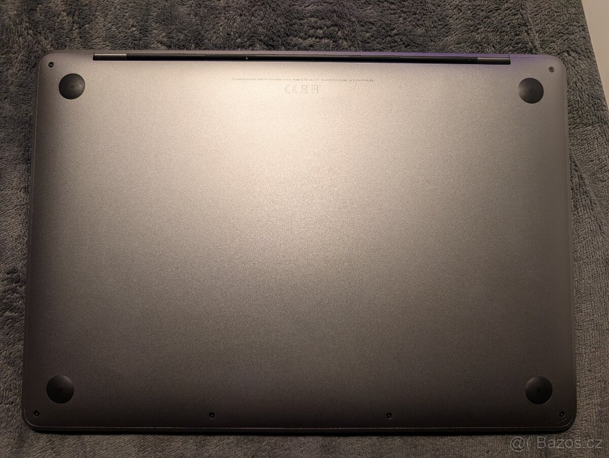 Apple MacBook Pro 13" 2019/Touch Bar, 8Gb/256Gb - 3