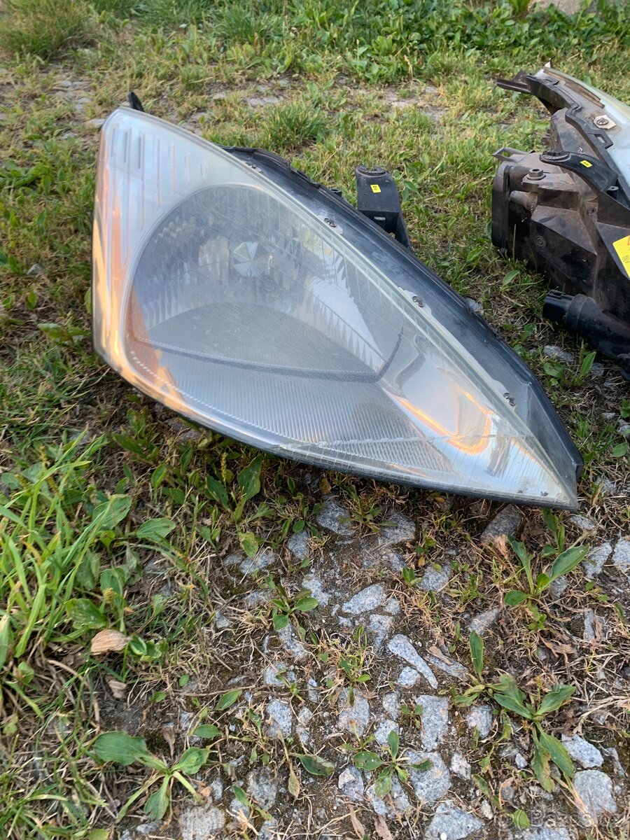 Přední světla Ford Focus mk1 - 3