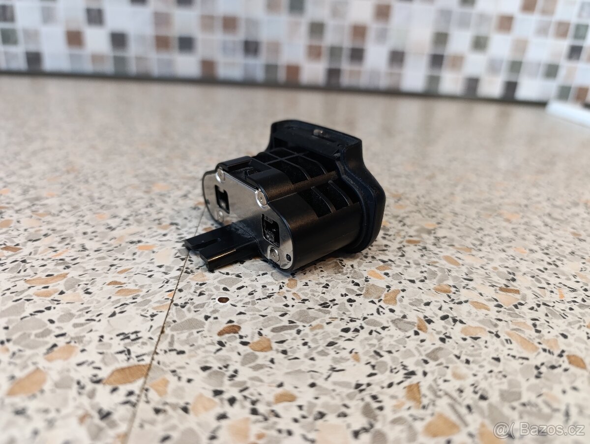 Krytka prostoru pro baterii BL-3 Nikon F6 - 3