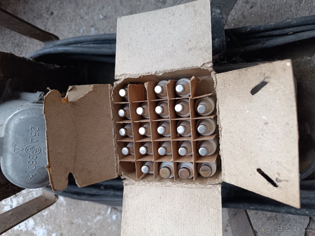 Retro dílenské vybavení - 3