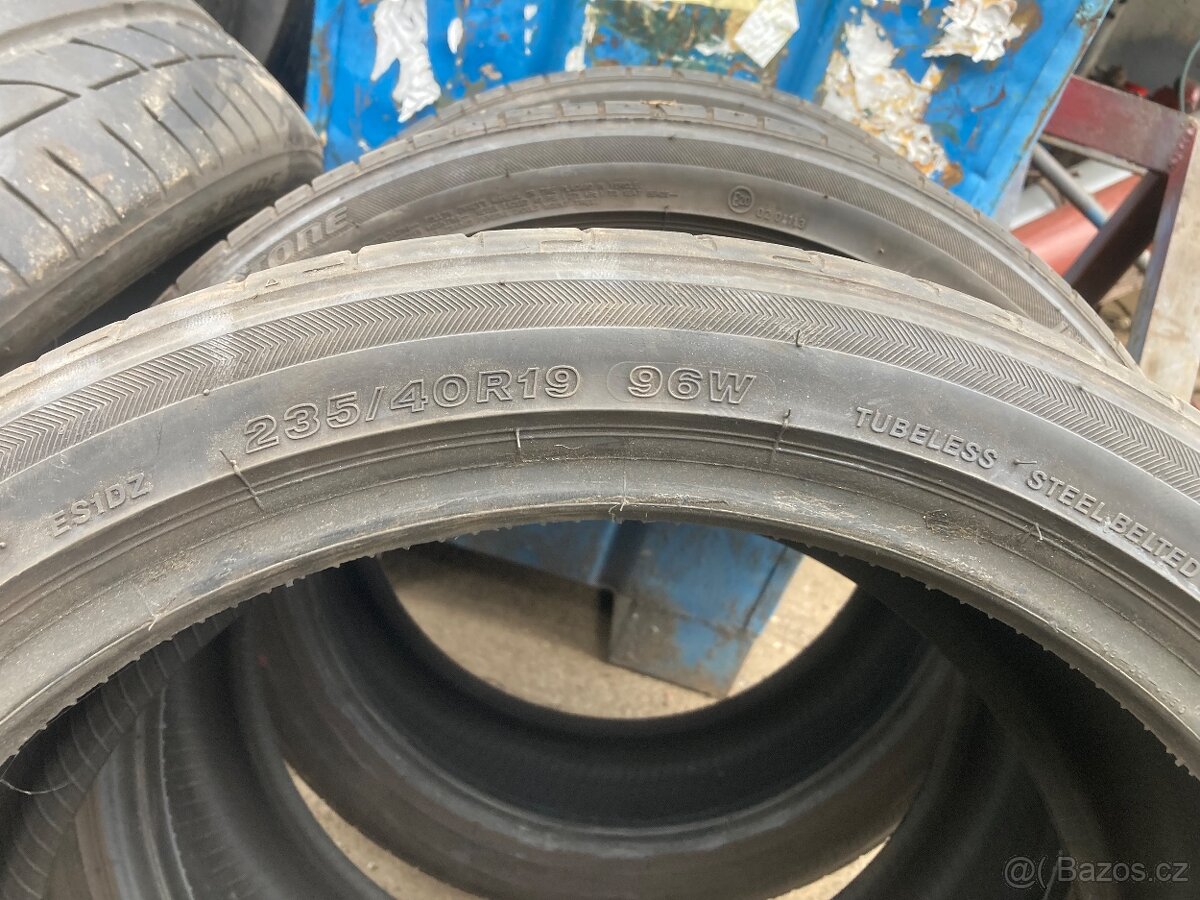 Bridgestone 235/40/R19 letní - 3