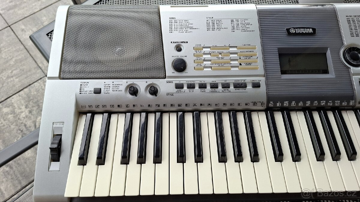 Klavesy Yamaha PSR 403 - 3