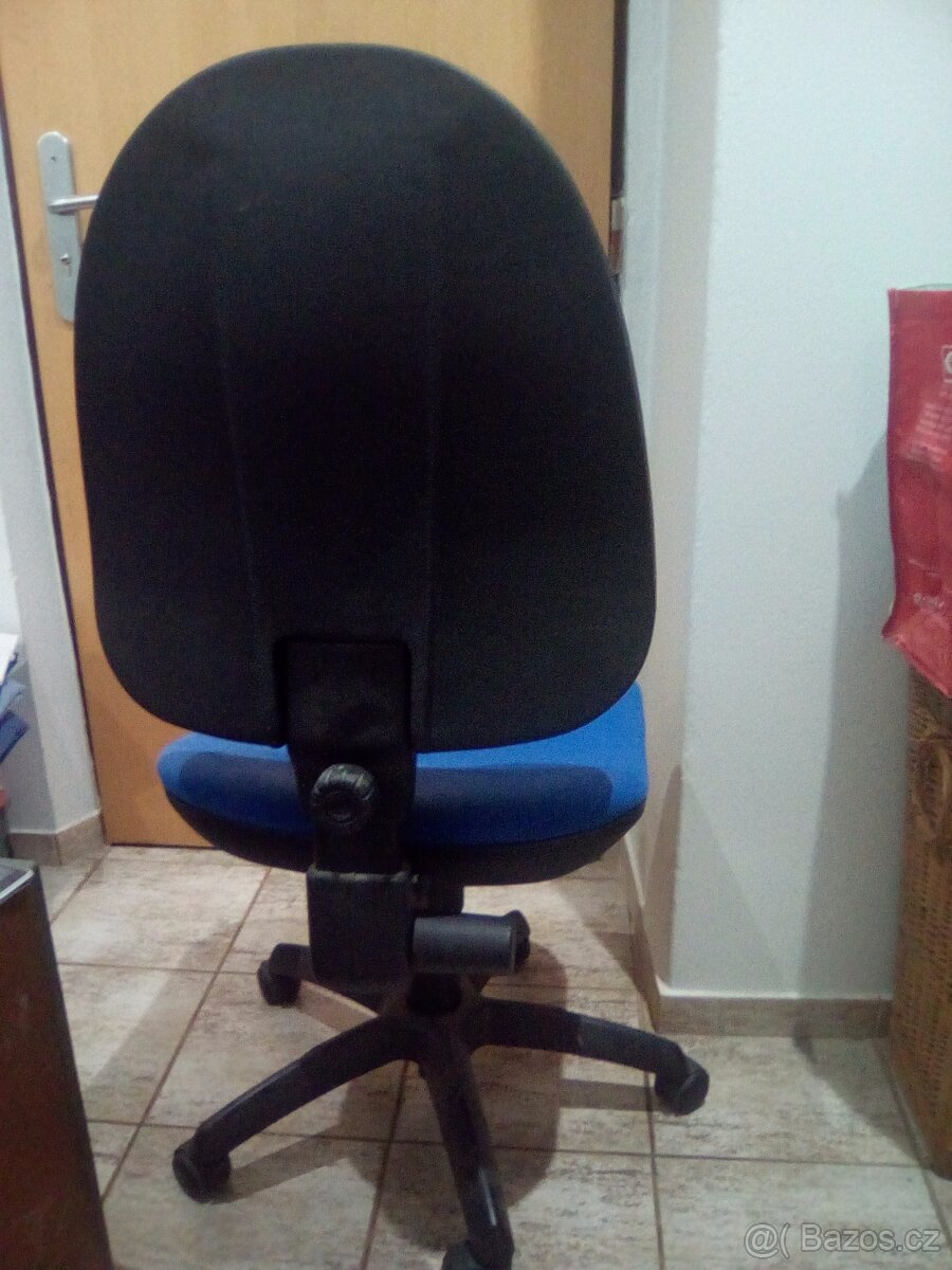 Kolečková židle modrá - 3