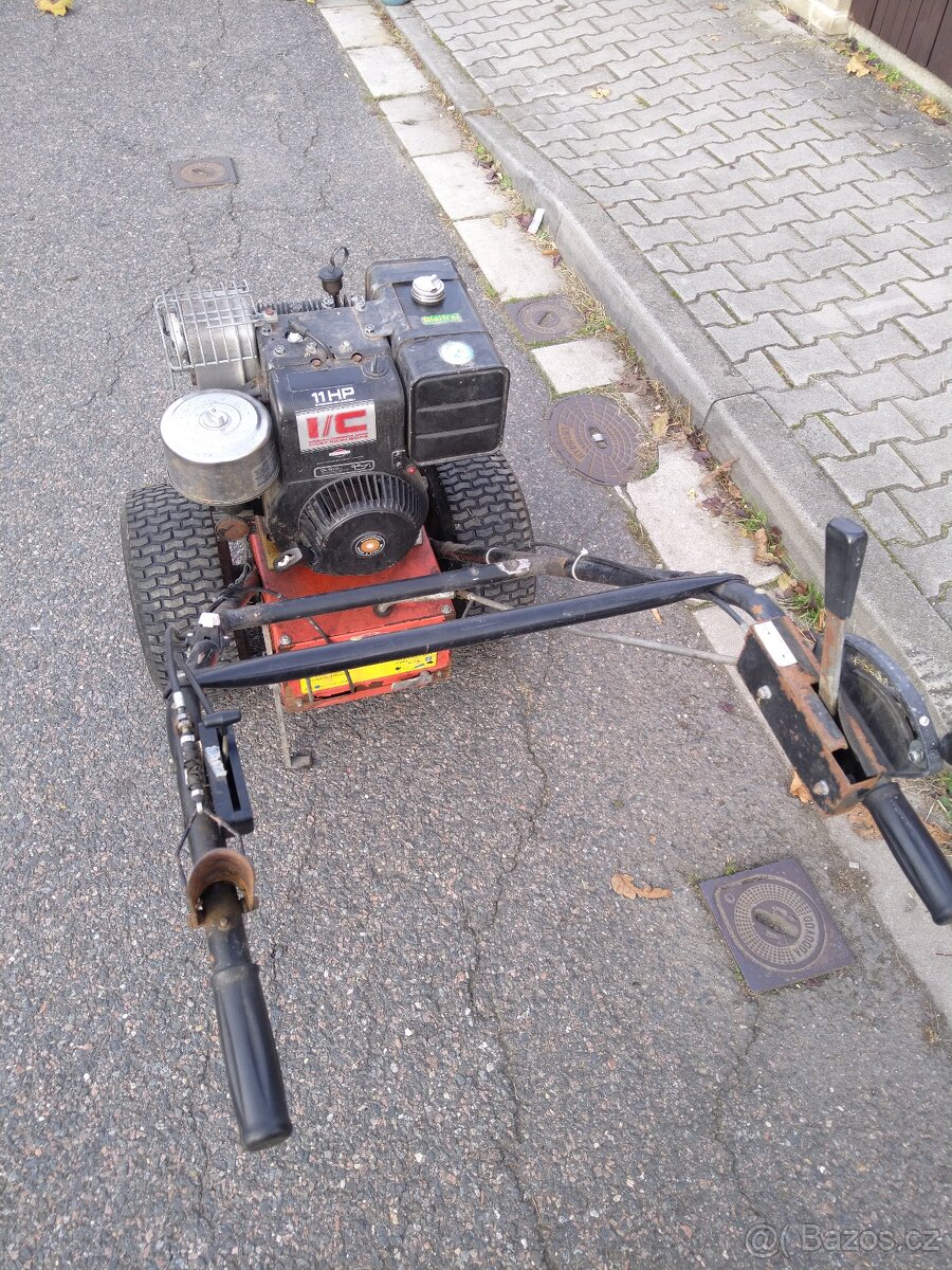 Motor Brigss Stratton 11 HP s převodovkou 6 +2R - 3