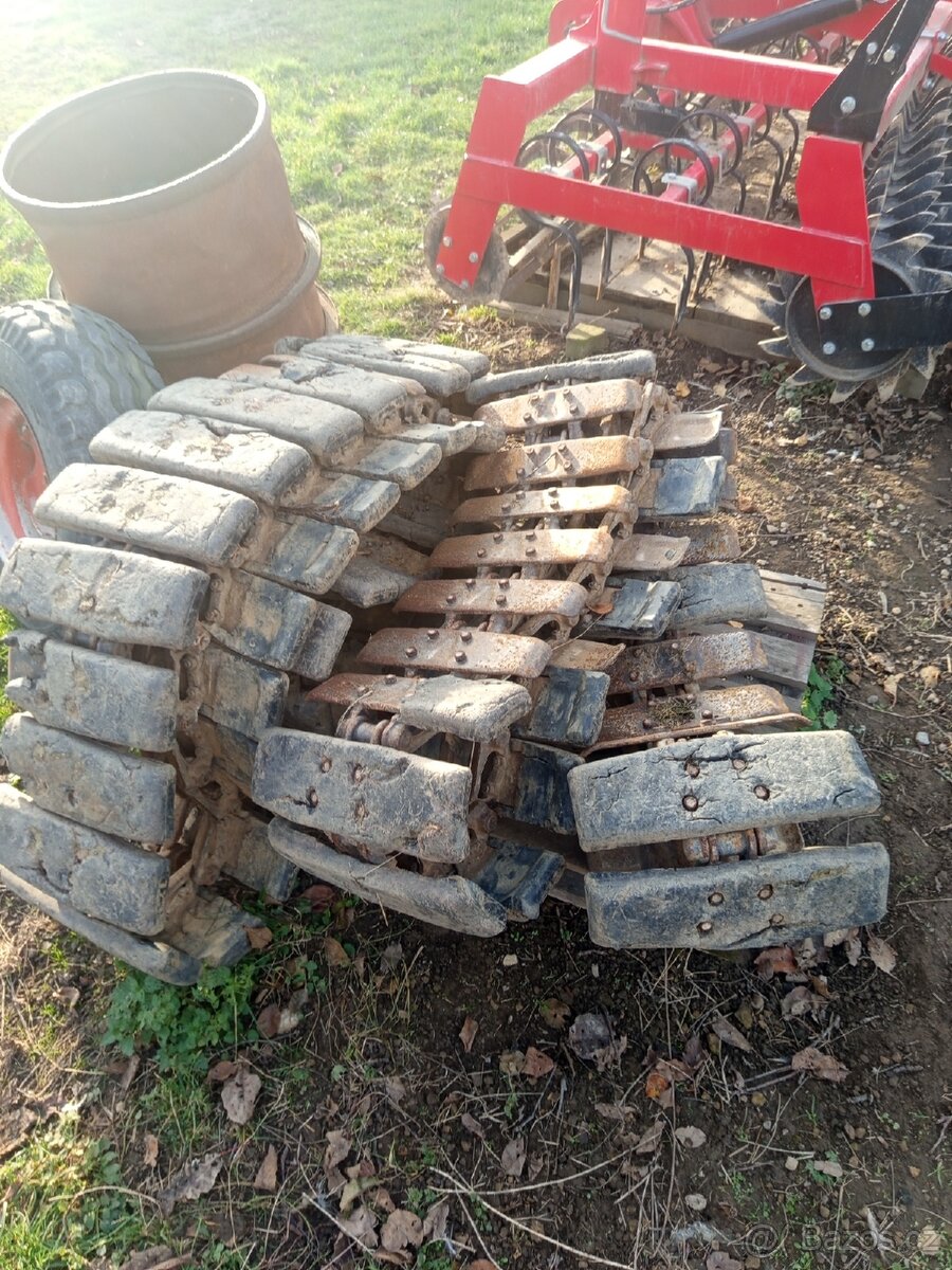 Prodám použité pásy 400×72,5×74 – Komatsu PC55 MR-3 - 3