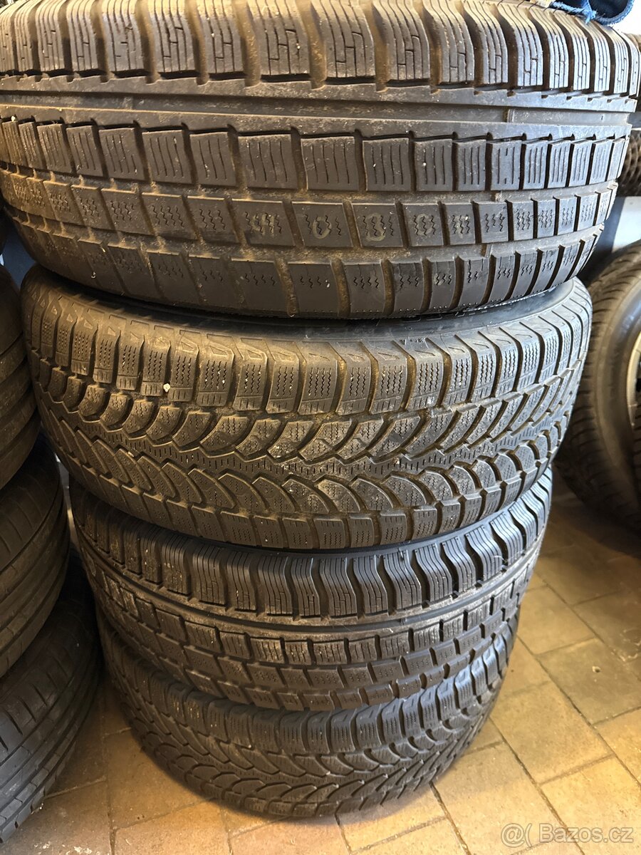 Renault Espace 235/60R18 - 3