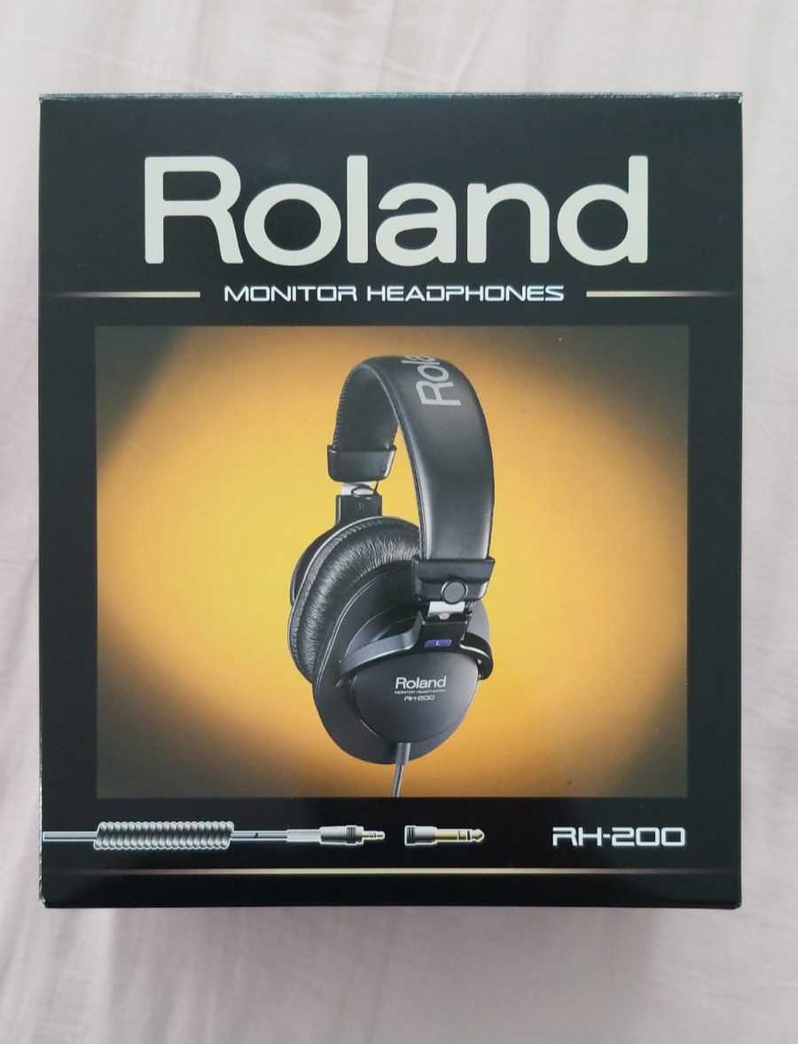 Syntezator Roland fa 07, Rol RH-200 sluchátka,MACKIE CR8-XBT - 3