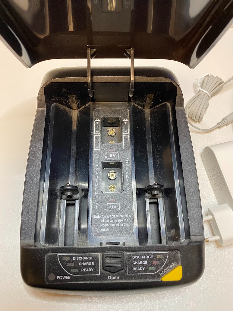 Automatická nabíječka AA, AAA, C, D a 9V baterií - 3