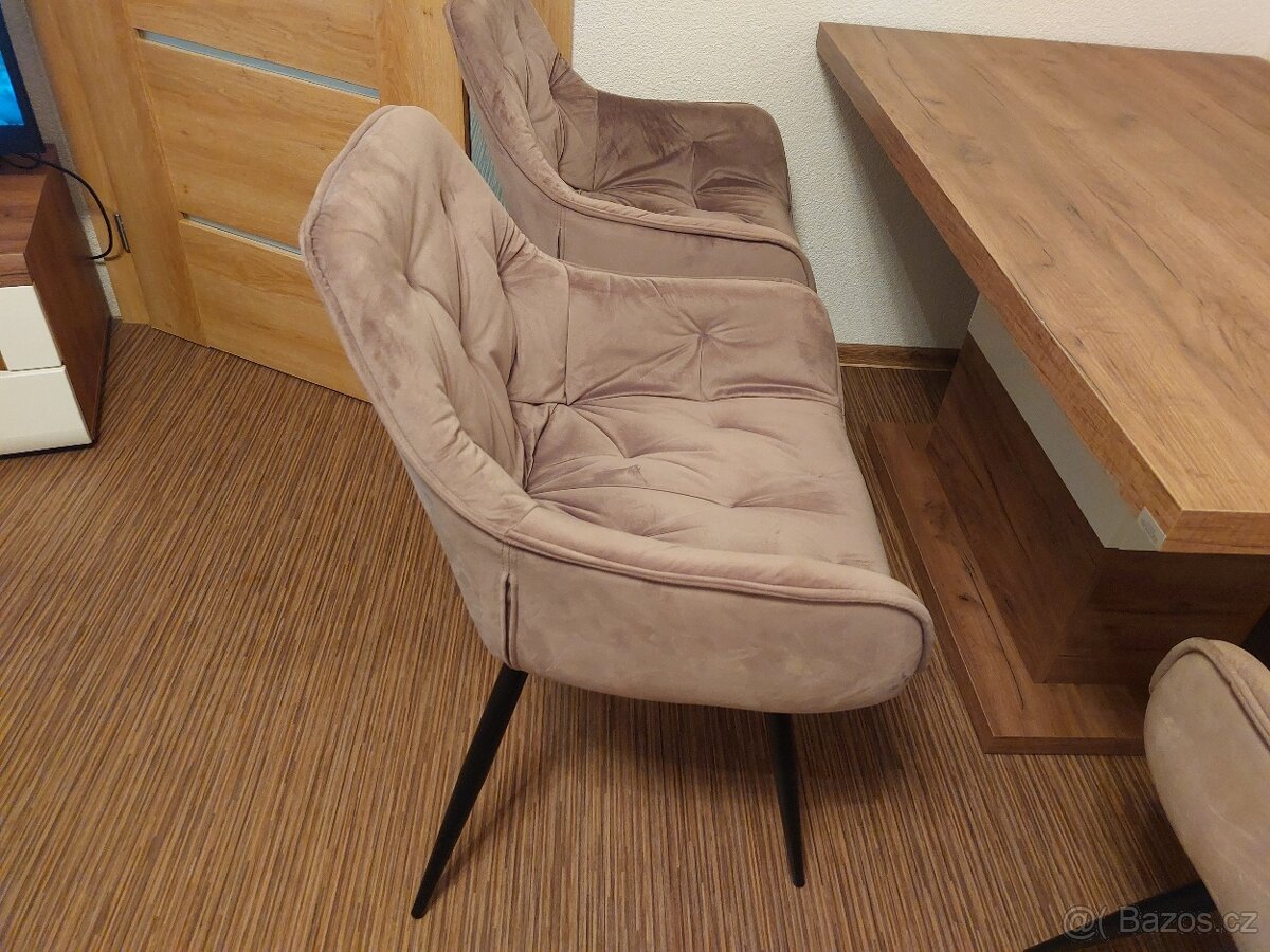 Jídelní stůl a židle - 3