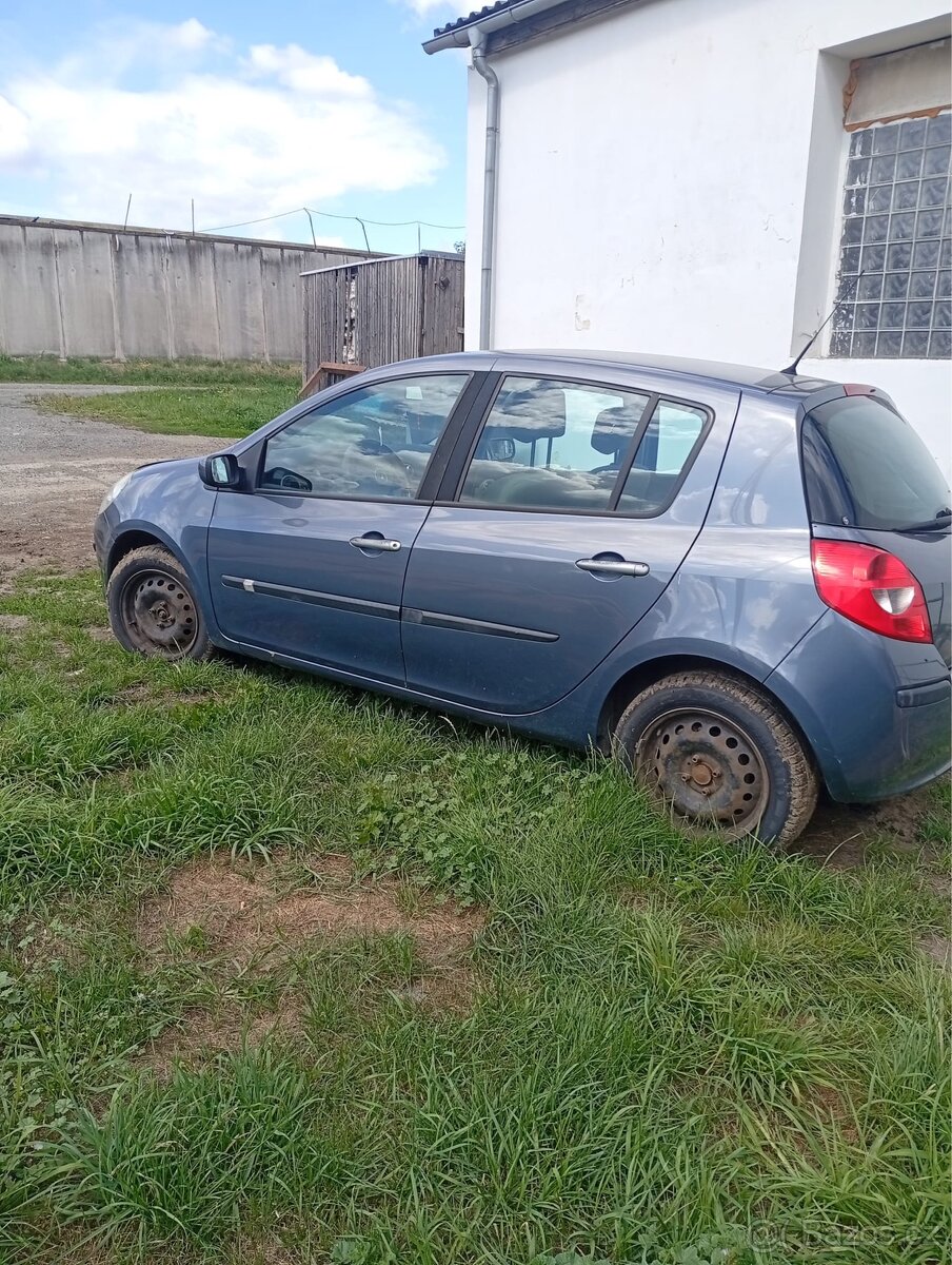 Renault clio 1.6 - 3