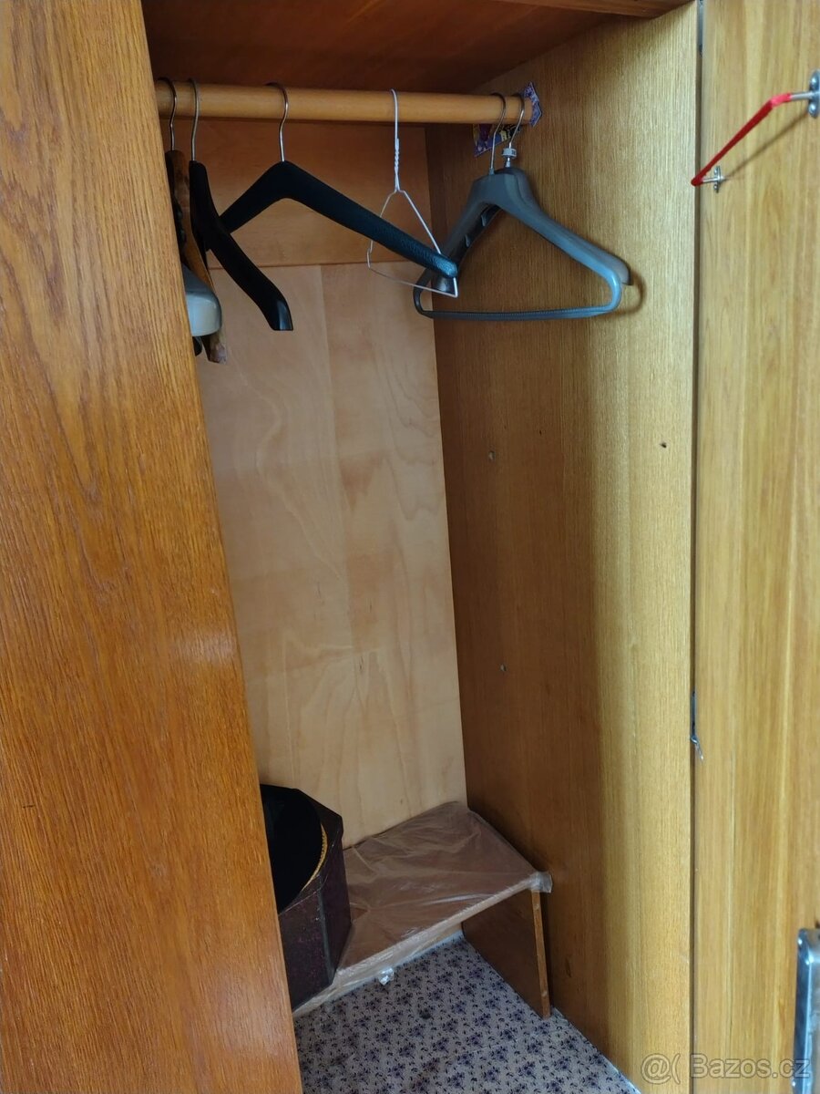 Retro šatní skříně a skříňky - 3