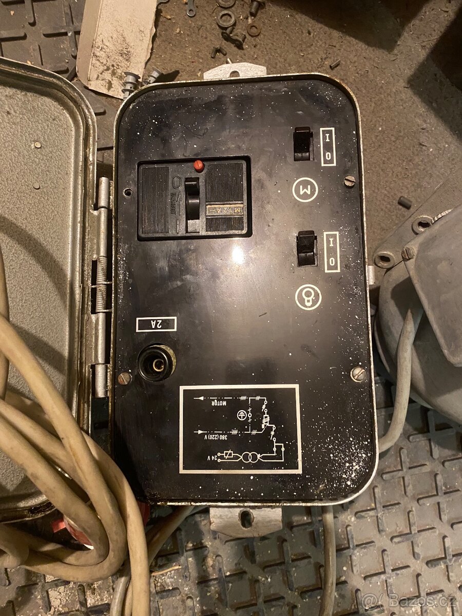 Elektromotor grunhain ze šicího stroje - 3