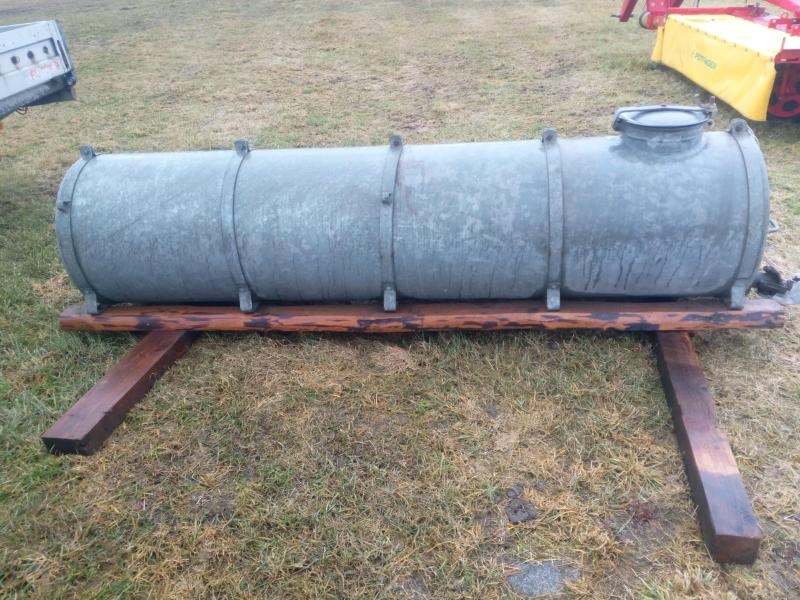 Nádrž, cisterna ,sud, napáječka na vodu. - 3