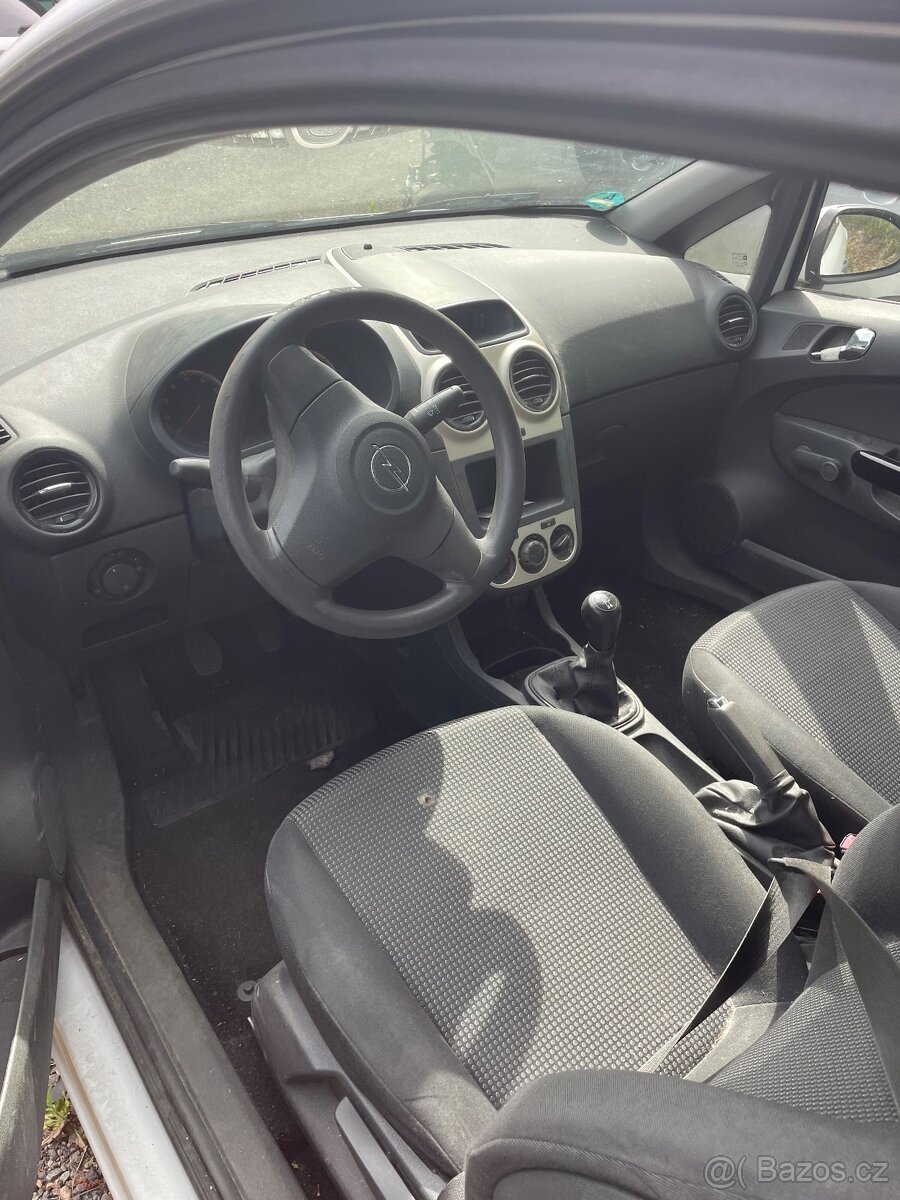 Opel Corsa D 1.0i - 3