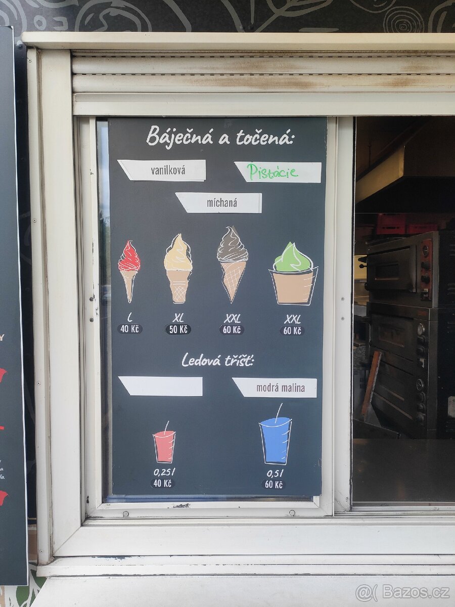 Prodejní stánek u obchodního centra. - 3