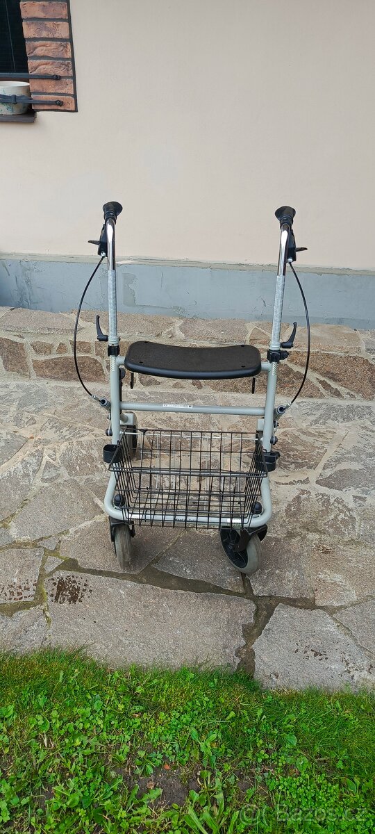 Chodítko čtyřkolové pro seniory - 3