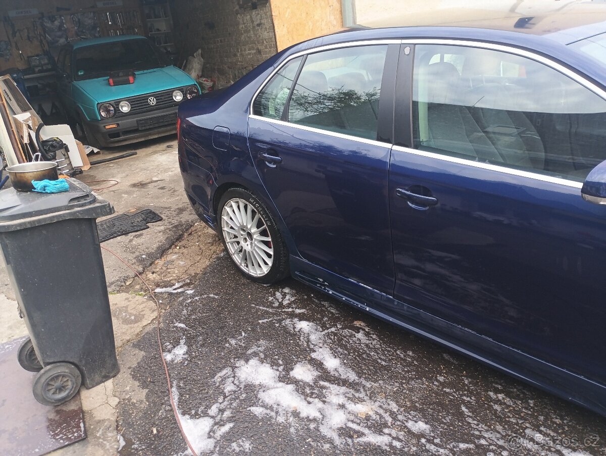 VW Jetta 1.9tdi 77kw na SMS nereagují - 3