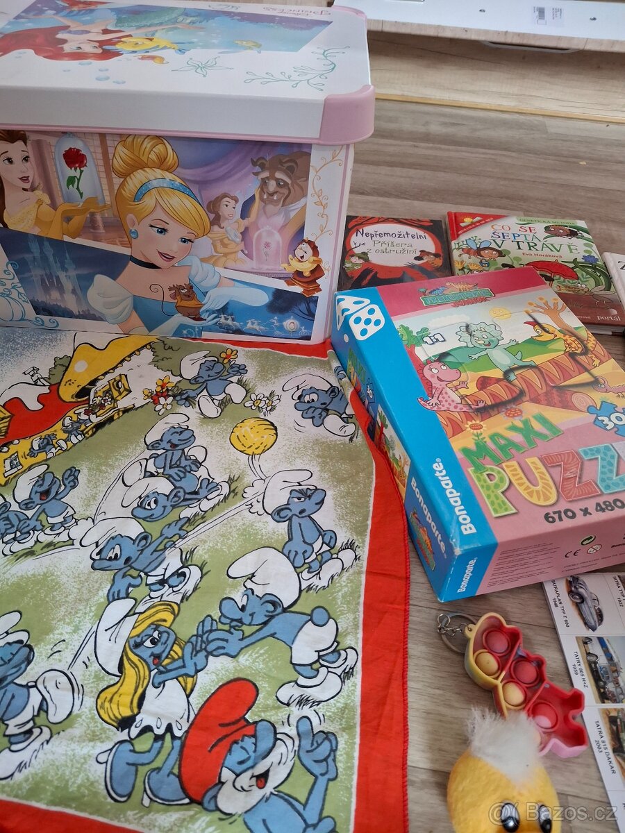 Hračky 40 kusů, Disney box,puzzle,lampa,knihy,pop-it - 3