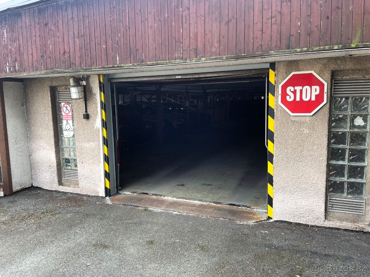 Parkovací stání v bezpečném areálu - 3