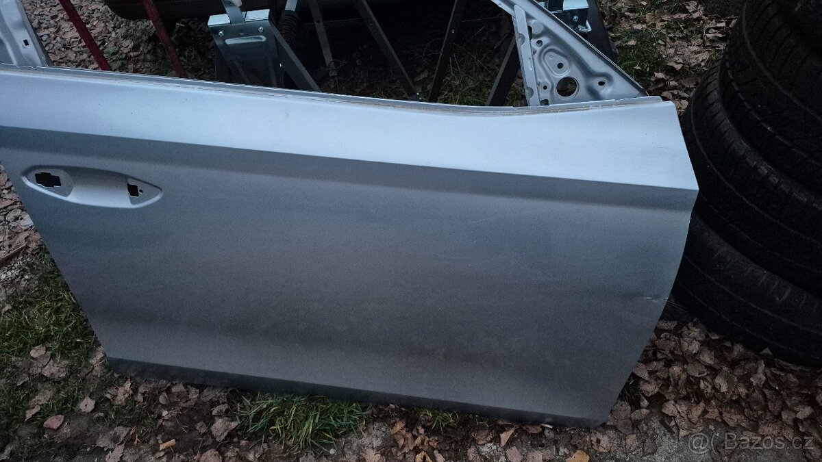 Octavia IV pravé přední dveře - 3