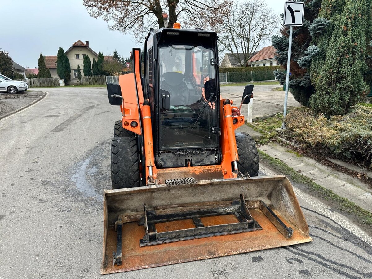 smykem řízený nakladač LOCUST 1004 - 3