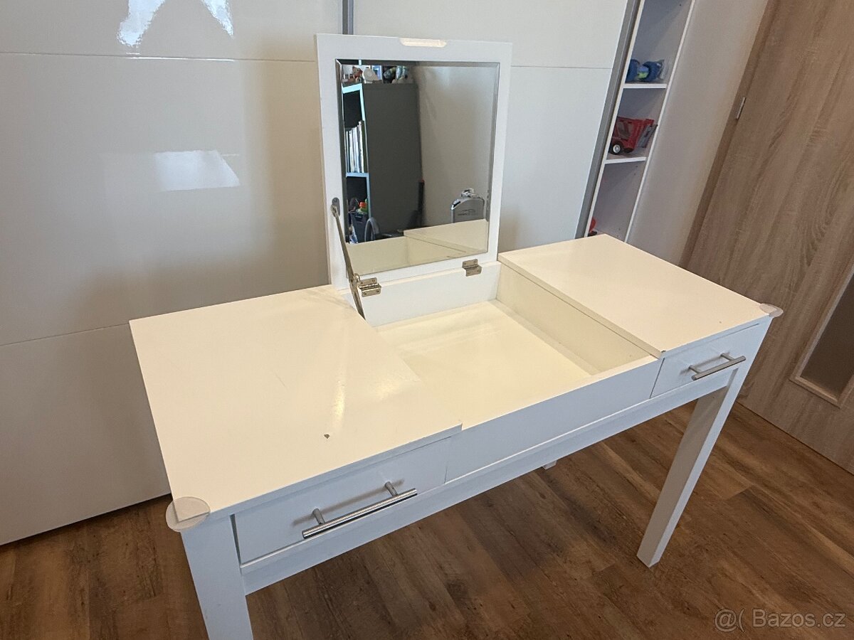 Kosmeticky stolek se zrcadlem - 3