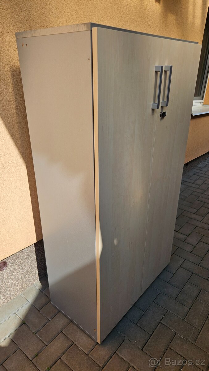 Skříň kancelářská uzamykatelná - 3