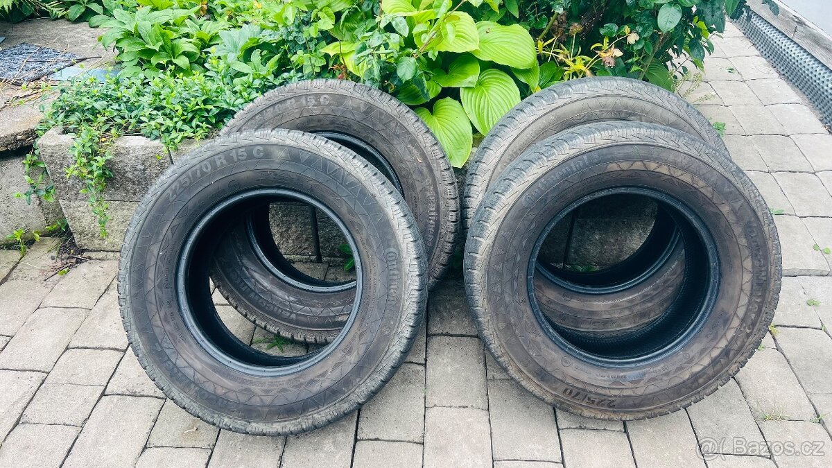 Prodám: - 3