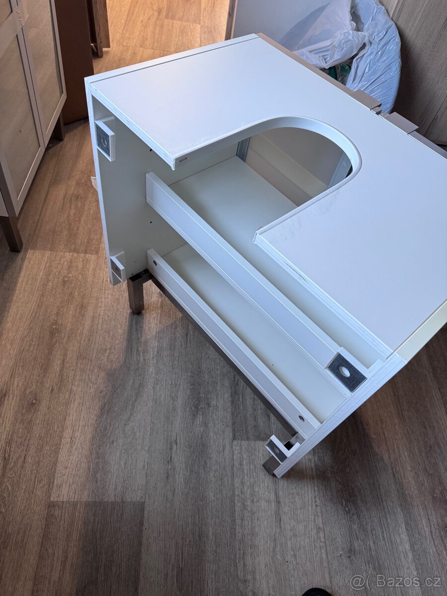 Prodám dvě skříňky pod umyvadlo - 3