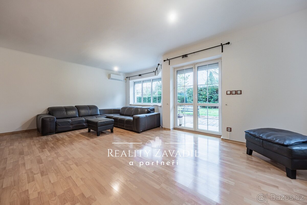 Prodej prostorného rodinného domu 6+kk v klidné lokalitě Hor - 3