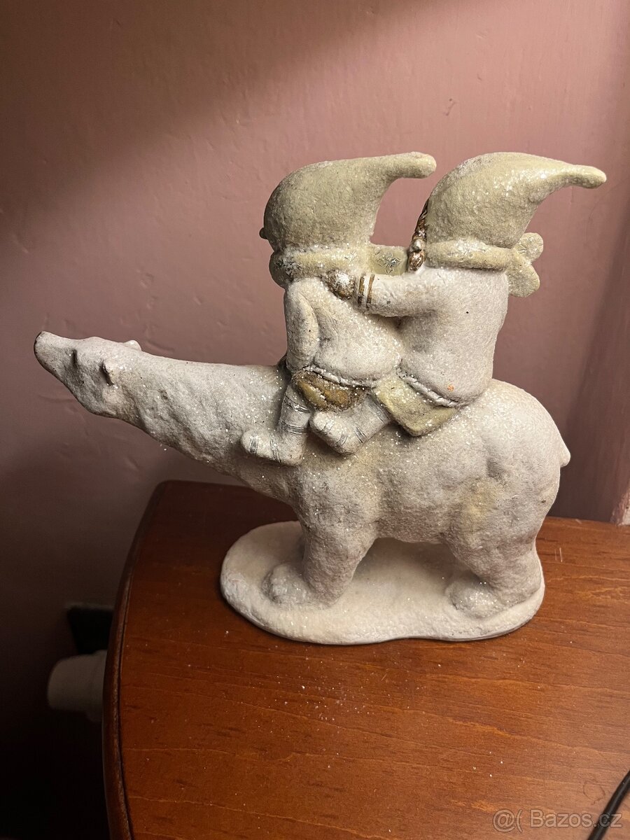 vánoční dekorace děti na ledním medvědovi - 3