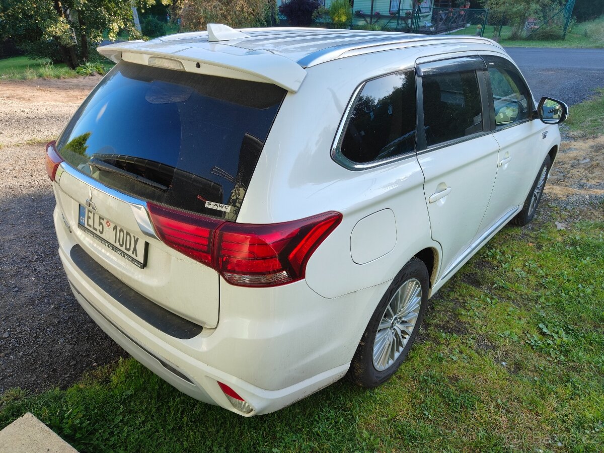 Prodám Mitsubishi Outlander 2,4 PHEV, rok 2020, - DPH - 3