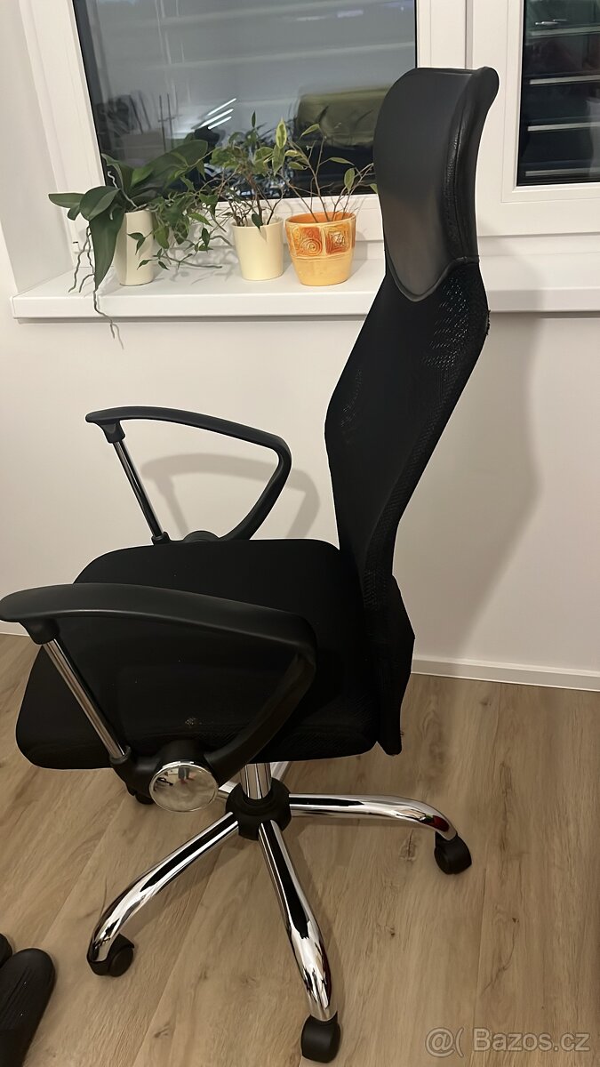 Pracovní stůl a židle - 3