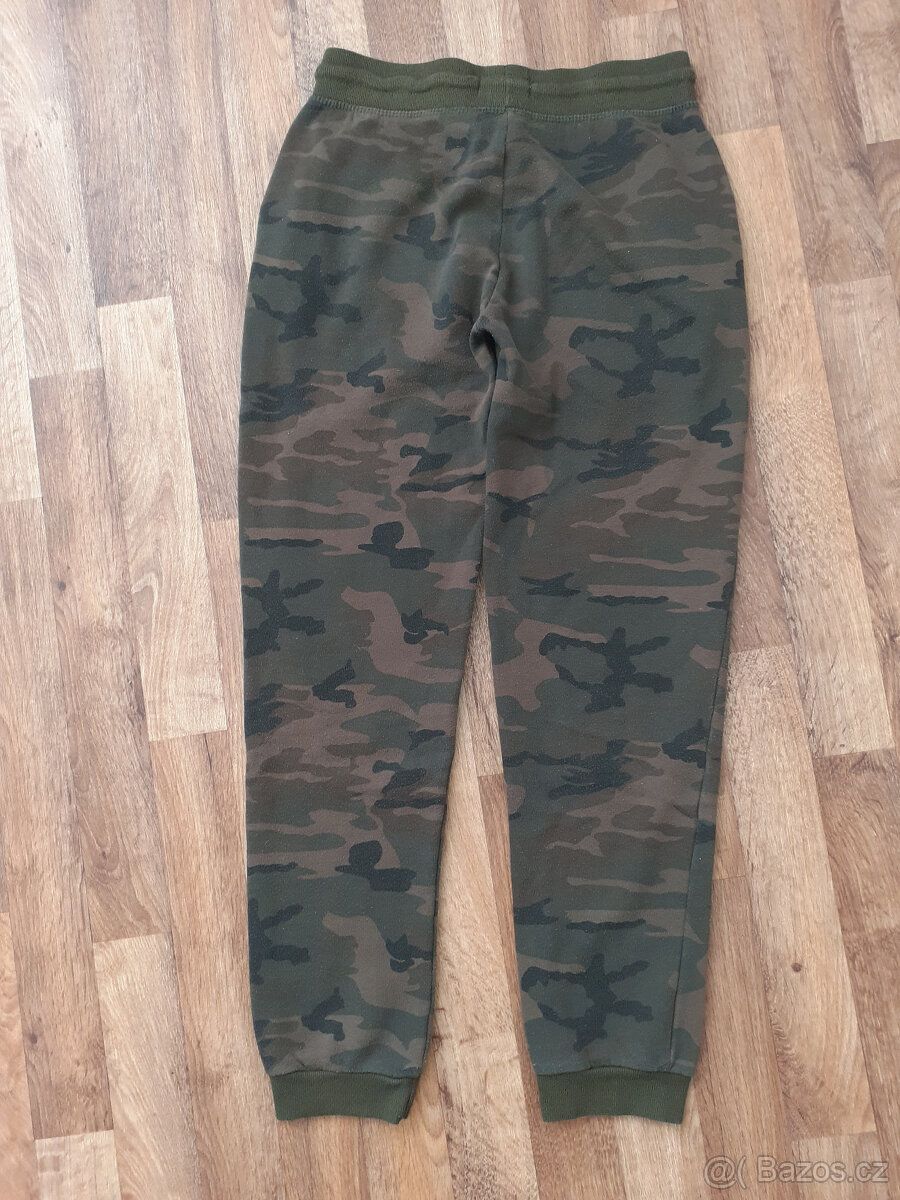 Maskáčové tepláky vel. 164 - 3