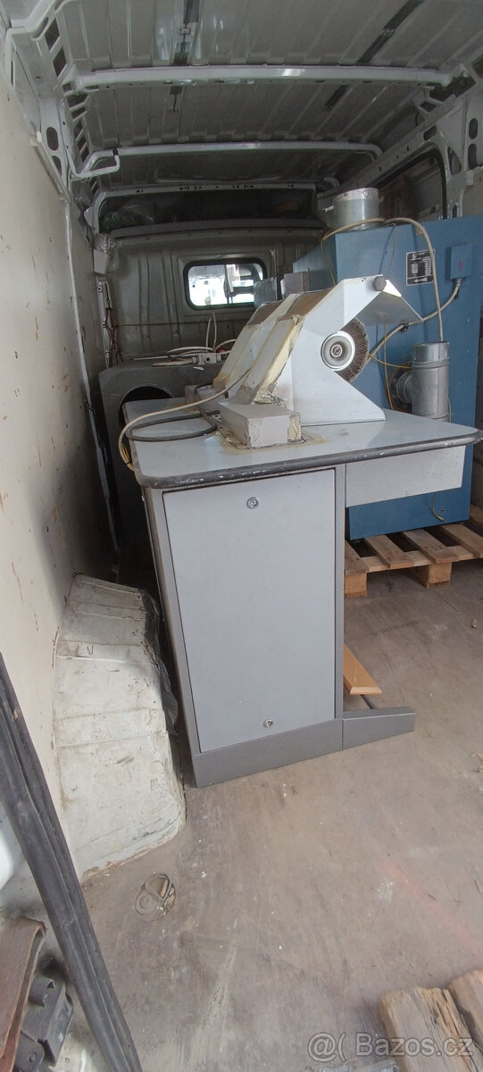 Prodám odsávací stůl s bruskou - 3
