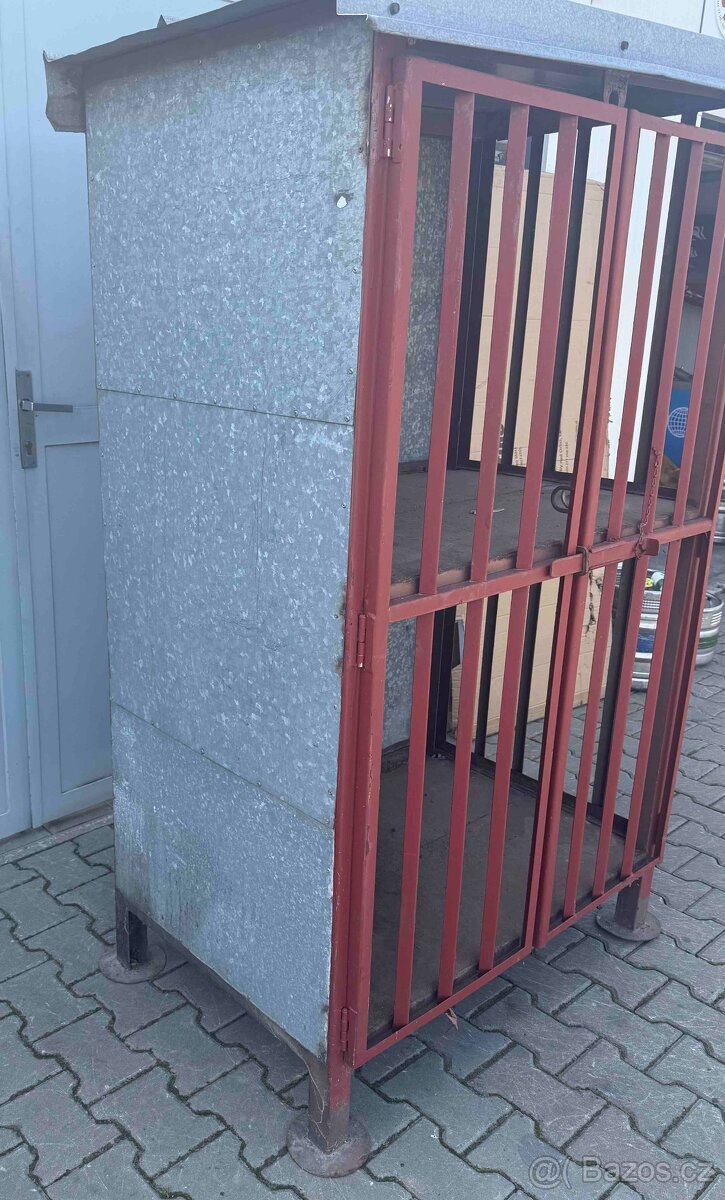 Uzamikatelná klec - 3