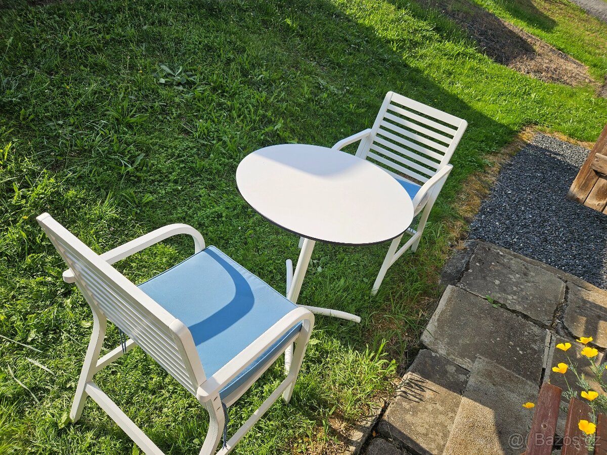 Zahradní nábytek bílá barva kulatý sůl + 2 židle - 3