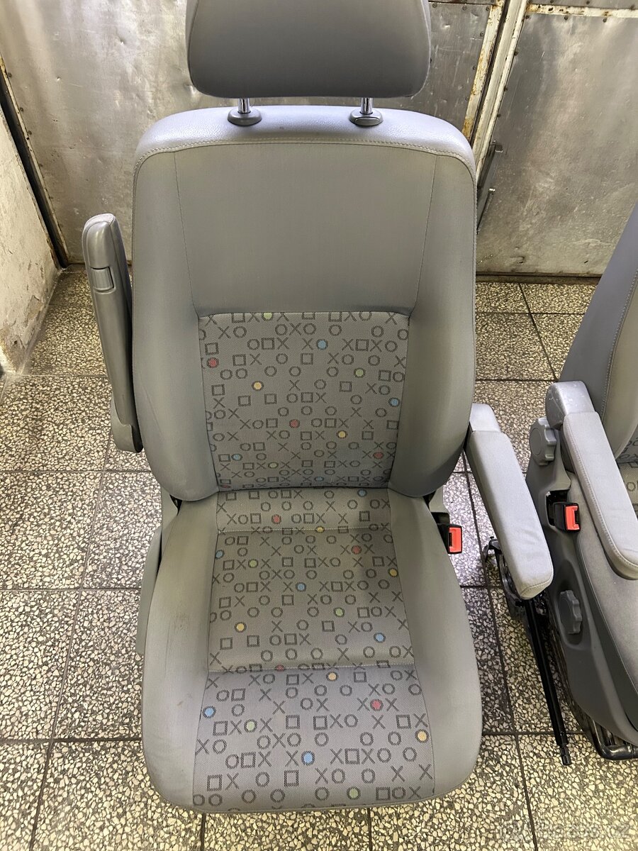 Přední sedadla VW TRANSPORTÉR T5 - 3