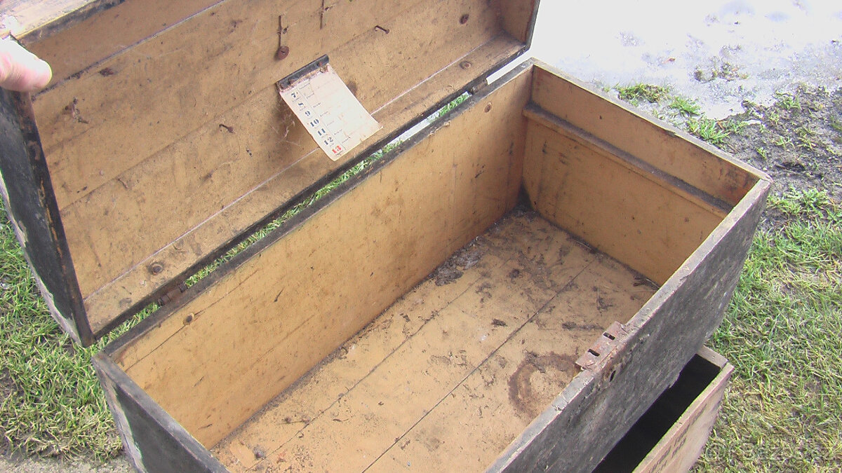 VOJENSKÝ KUFR + HELMA - 3