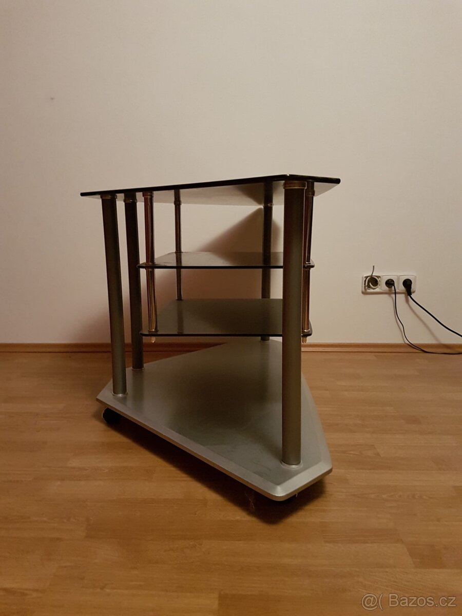 Televizní stolek - 3