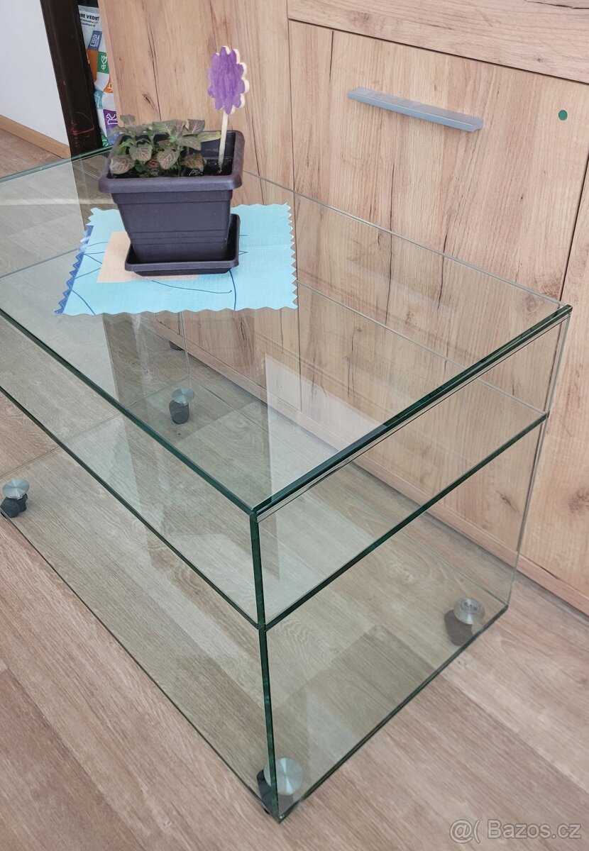 Konferencni stolek - 3