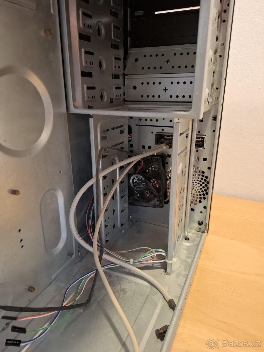 PC skříň mid-tower - tiché větráky, eSATA - 3